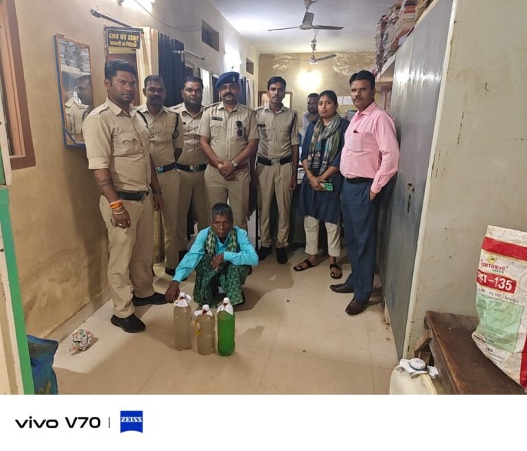देवभोग में आबकारी विभाग का शिकंजा, 6.5 लीटर महुआ शराब के साथ आरोपी पर मामला दर्ज