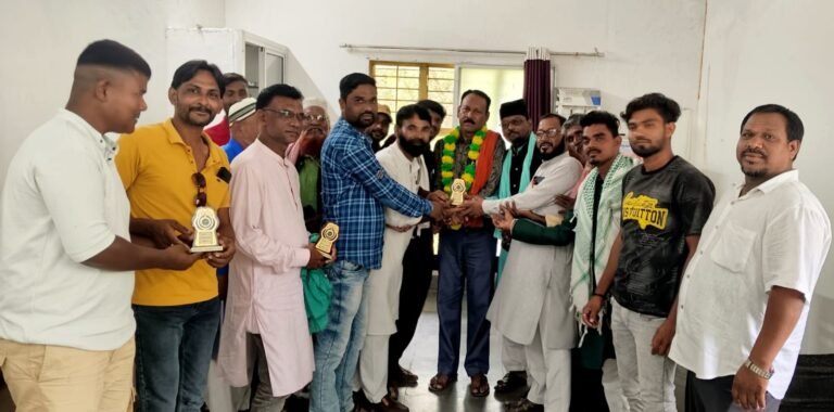 ईद मिलाद-उन-नबी के जश्ने जुलूस के सफल आयोजन पर क्षेत्रीय यंग मुस्लिम कमेटी सीपत की बैठक, कई मुद्दों पर चर्चा किए
