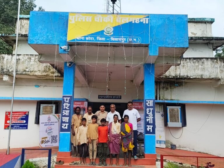 वर्दी में दिखी भाई की ममता… भूखे बच्चों को खिलाया खाना, फिर पहुंचाया घर