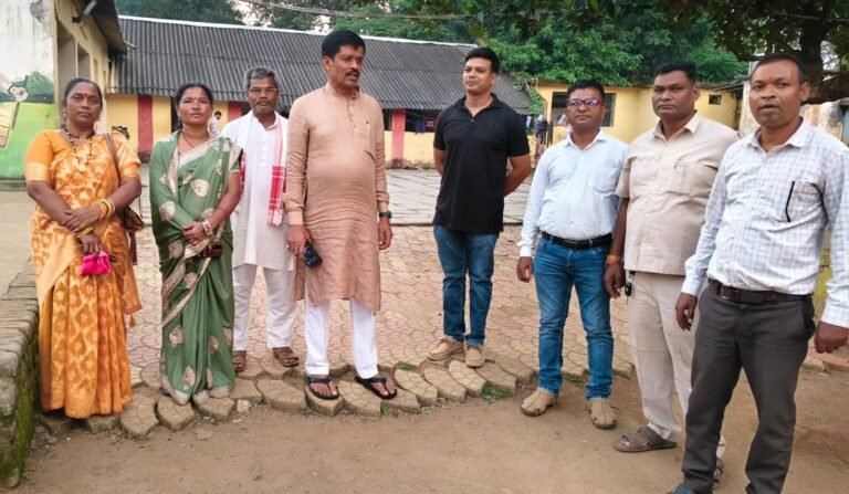 बिन्द्रानवागढ़ के पूर्व MLA डमरूधर पुजारी आश्रम का निरीक्षण कर 03 दिनो के भीतर नये भवन मे शिप्ट करने कहा