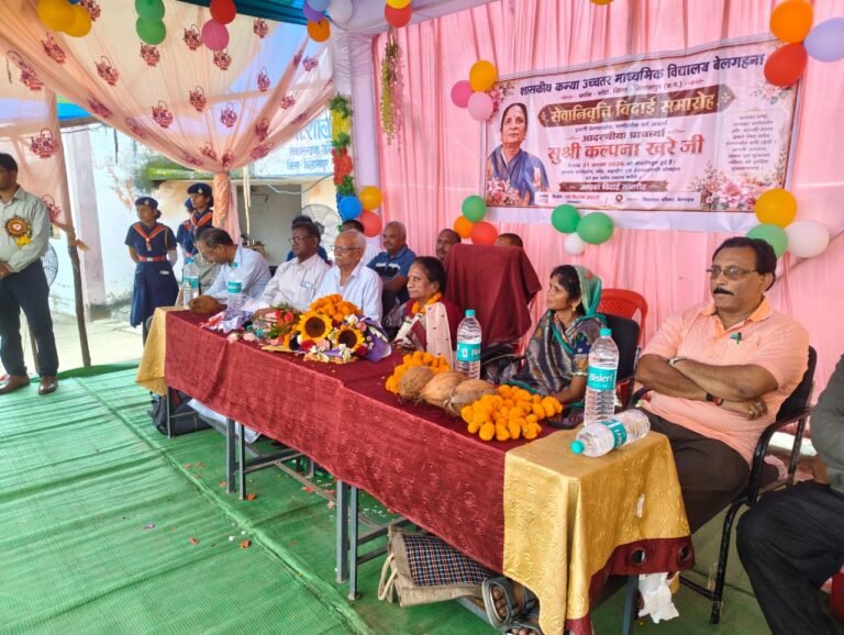 15 साल की सेवाओं का सफर थमा, नम आंखों से दी प्राचार्य कल्पना खरे को विदाई