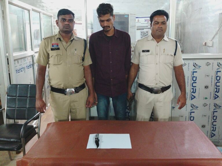 सार्वजनिक जगह पर चाकू लहराकर लोगों को डराने वाला आरोपी गिरफ्तार