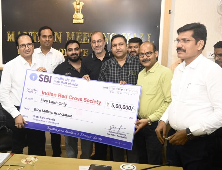 राइस मिल एसोसिएशन ने रेडक्रॉस सोसायटी को दिए 5 लाख रुपए