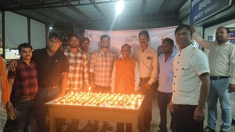 जन औषधि केंद्र व उचित मूल्य दुकान में जला ‘आशीर्वाद का दीप’, मोदी के दीर्घायु होने की कामना