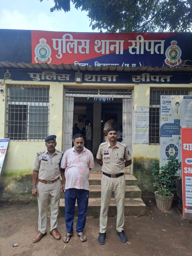 आधे शहर पर मंडराया ब्लैकआउट का खतरा, गिरने की स्थिति में 33 केवी का जर्जर टावर