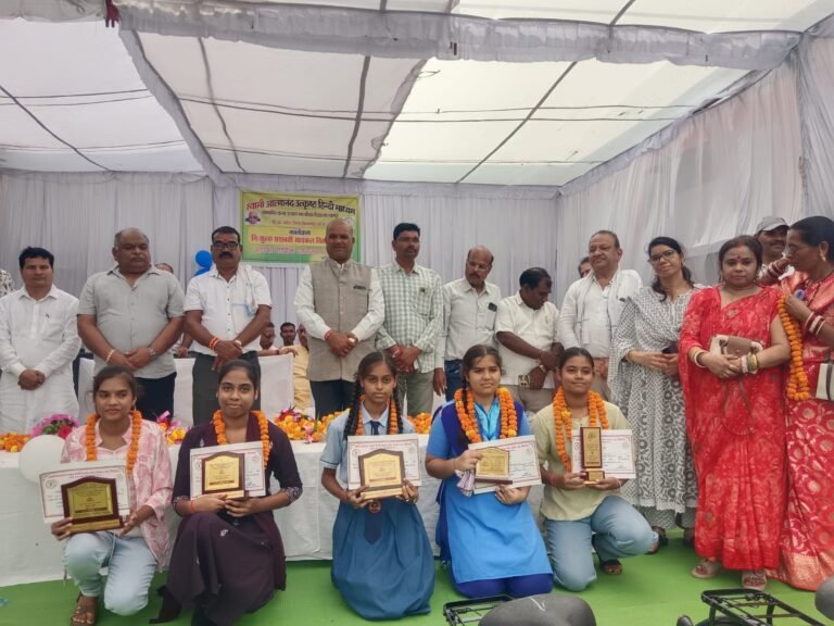 रतनपुर में 238 छात्राओं को साइकिल वितरण, राष्ट्रीय स्तर के खिलाड़ियों और प्रतिभावान छात्राओं का सम्मान