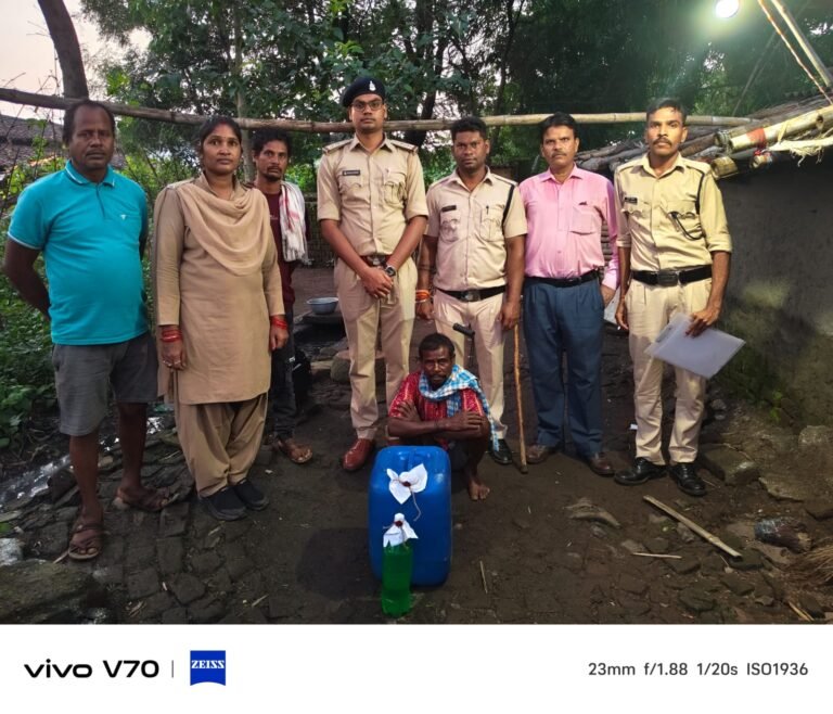 देवभोग में आबकारी विभाग की कार्रवाई, 19.5 लीटर महुआ शराब के साथ आरोपी गिरफ्तार