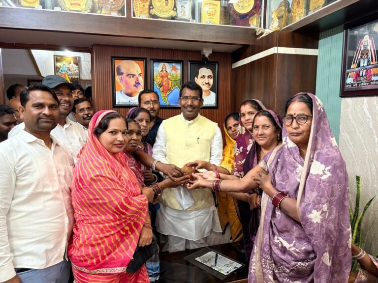 कुटेना में महिलाओं की अनूठी पहल, महतारी वंदन की बचत से बन रहा मंदिर