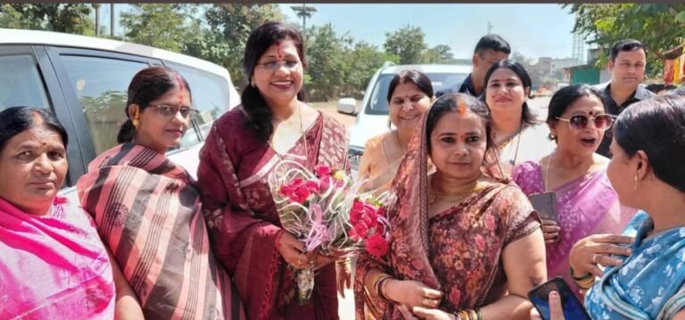 मां महामाया के दरबार पहुंचीं महिला कांग्रेस प्रदेशाध्यक्ष संगीता सिन्हा, कार्यकर्ताओं ने किया आत्मीय स्वागत