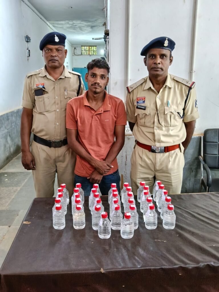 सीपत बहेरा पुल के पास सीपत पुलिस की रेड एक आरोपी शराब के साथ गिरफ्तार