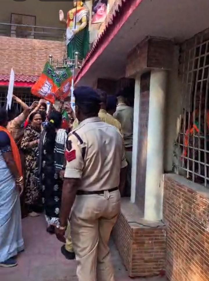 बिलासपुर कांग्रेस कार्यालय में भाजपा महिला कार्यकर्ताओं के पहुंचने पर विवाद, कांग्रेस ने की FIR की मांग