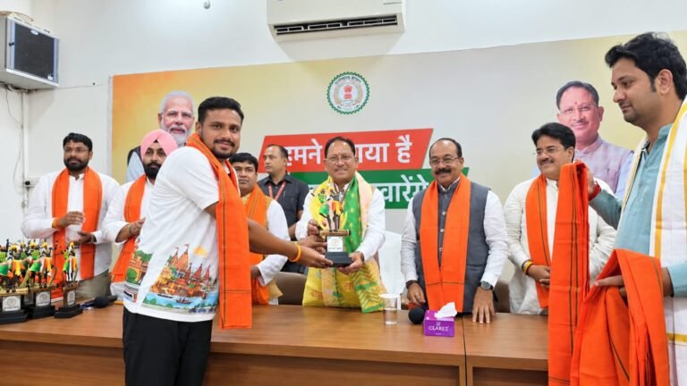 वाराणसी से वडनगर तक 21 दिवसीय जल जन सेवा संकल्प यात्रा पूरी कर छत्तीसगढ़ लौटे सेवा तीर्थ यात्री