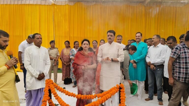 विजयादशमी पर बिलासपुर पुलिस का शस्त्र पूजन, एसएसपी रजनेश सिंह ने की जिले की सुख-शांति की कामना
