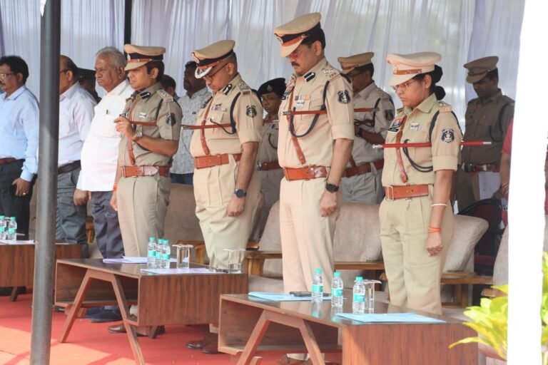 पुलिस स्मृति दिवस पर शहीद जवानों को श्रद्धांजलि, शहीद परिवारों का किया गया सम्मान