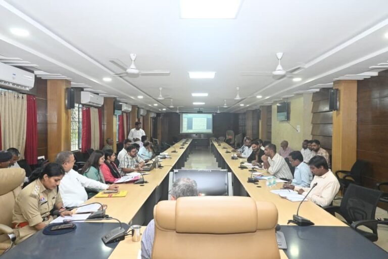 जिले में अवैध शराब एवं मादक पदार्थों पर रोक के लिए गंभीरता पूर्वक करे कार्य – कलेक्टर शर्मा